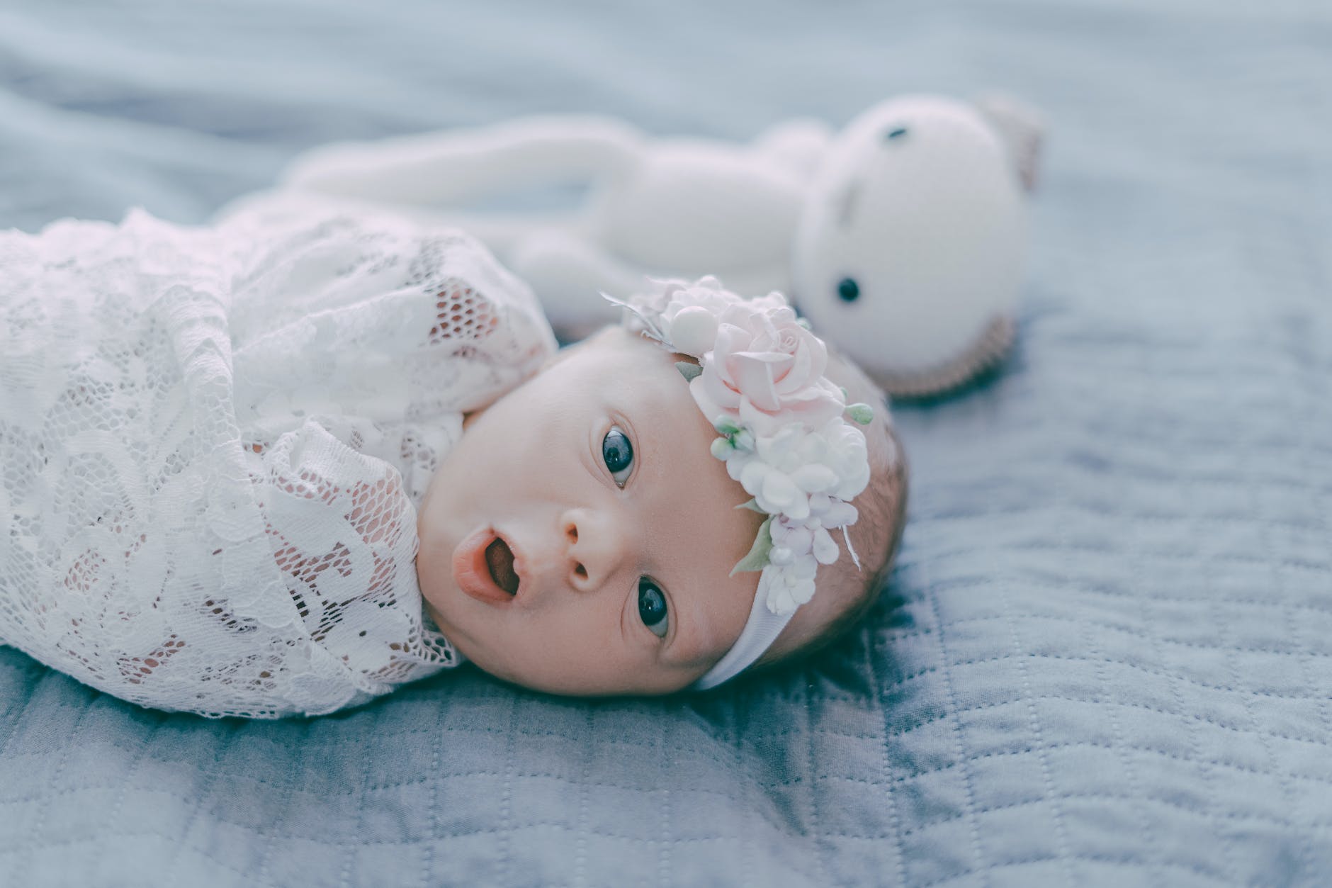 乳幼児突然死症候群(SIDS)リスクを下げるおくるみ(スワドル)